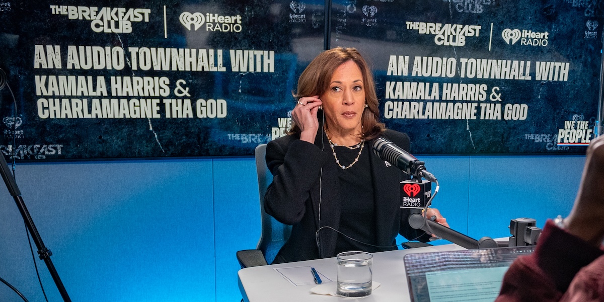 Kamala Harris durante l'intervista in radio del 15 ottobre a Detroit, in Michigan