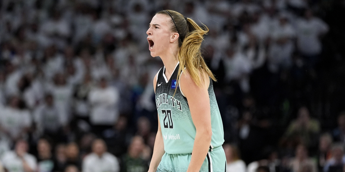 Sabrina Ionescu, 26 anni, esulta dopo aver segnato il canestro decisivo contro Minnesota (AP Photo/Abbie Parr)