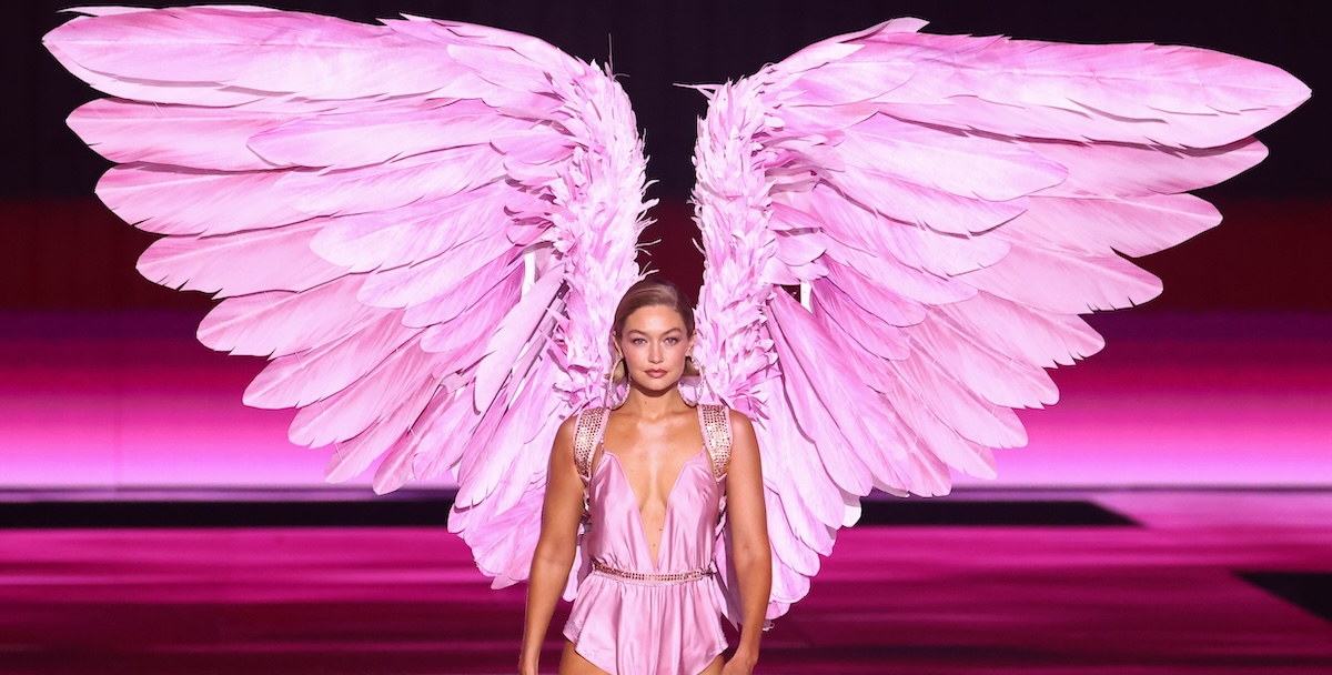 La modella Gigi Hadid apre la sfilata "Victoria's Secret Fashion Show", New York, 15 ottobre 2024
(Mike Coppola/Getty Images for Victoria's Secret)