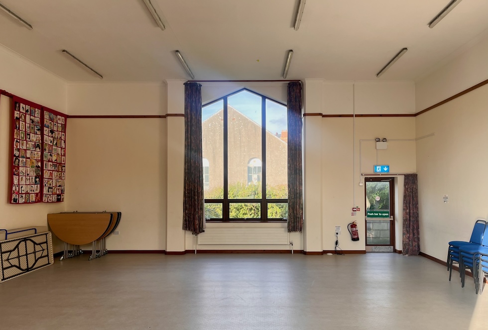 L'interno del community centre di Fortuneswell, il 4 ottobre