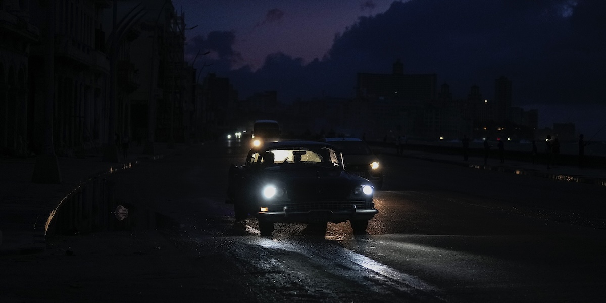 Una foto dell'Avana durante il blackout, 18 ottobre 2024 (AP Photo/Ramon Espinosa)