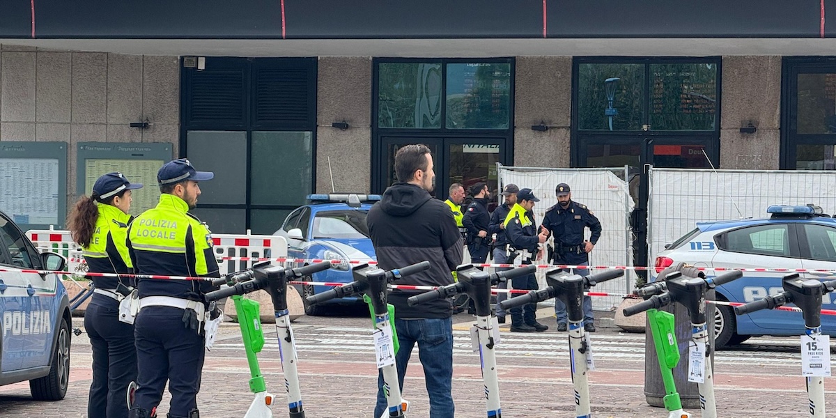 Agenti della polizia alla stazione di Verona Porta Nuova, 20 ottobre 2024 (Mario Poli/Ansa)