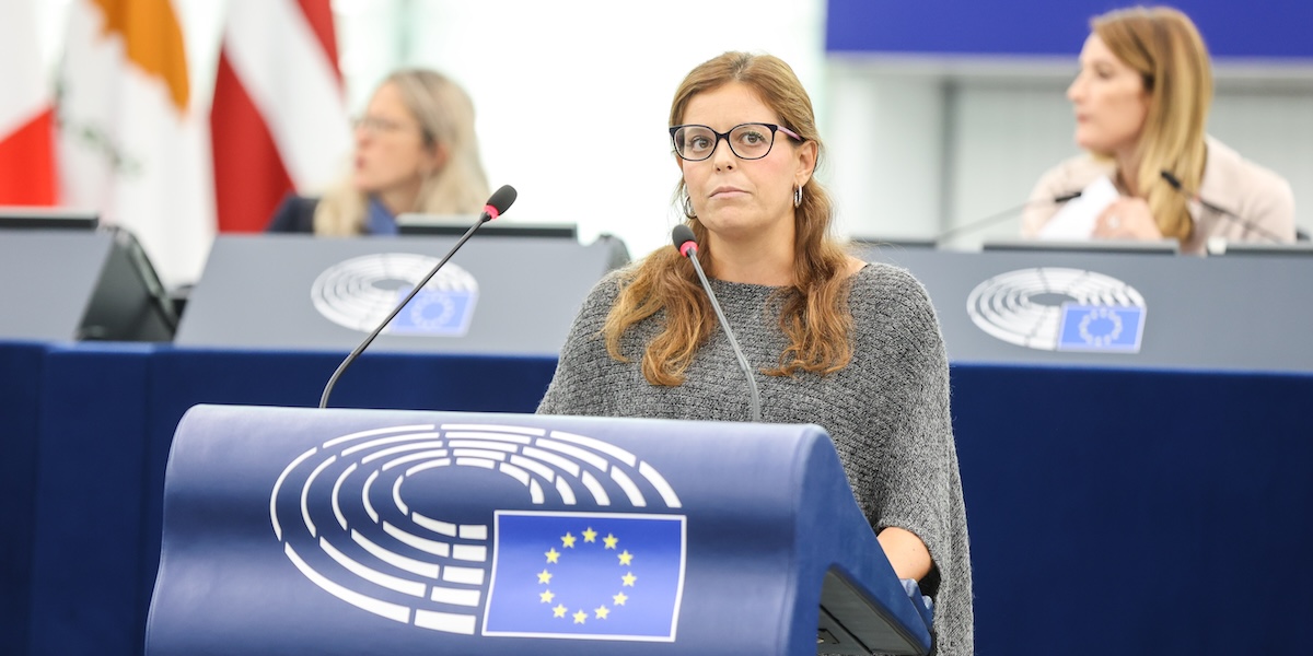 Ilaria Salis nell'aula del Parlamento Europeo, il 9 ottobre