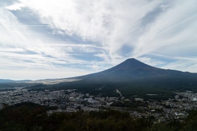 Vista del Monte Fuji senza neve