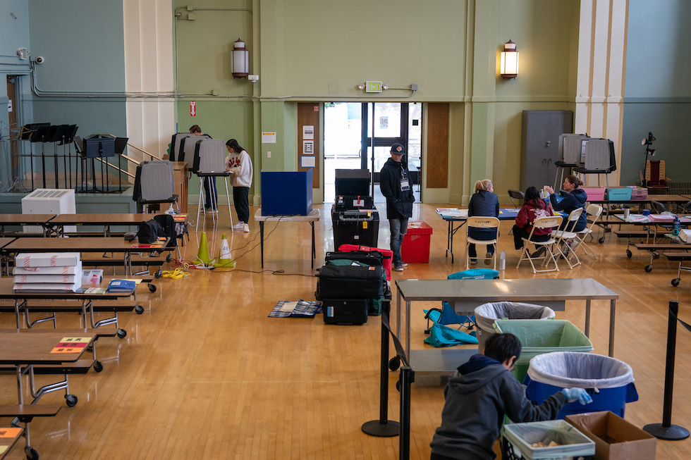 Un seggio elettorale in una scuola a San Francisco, in California