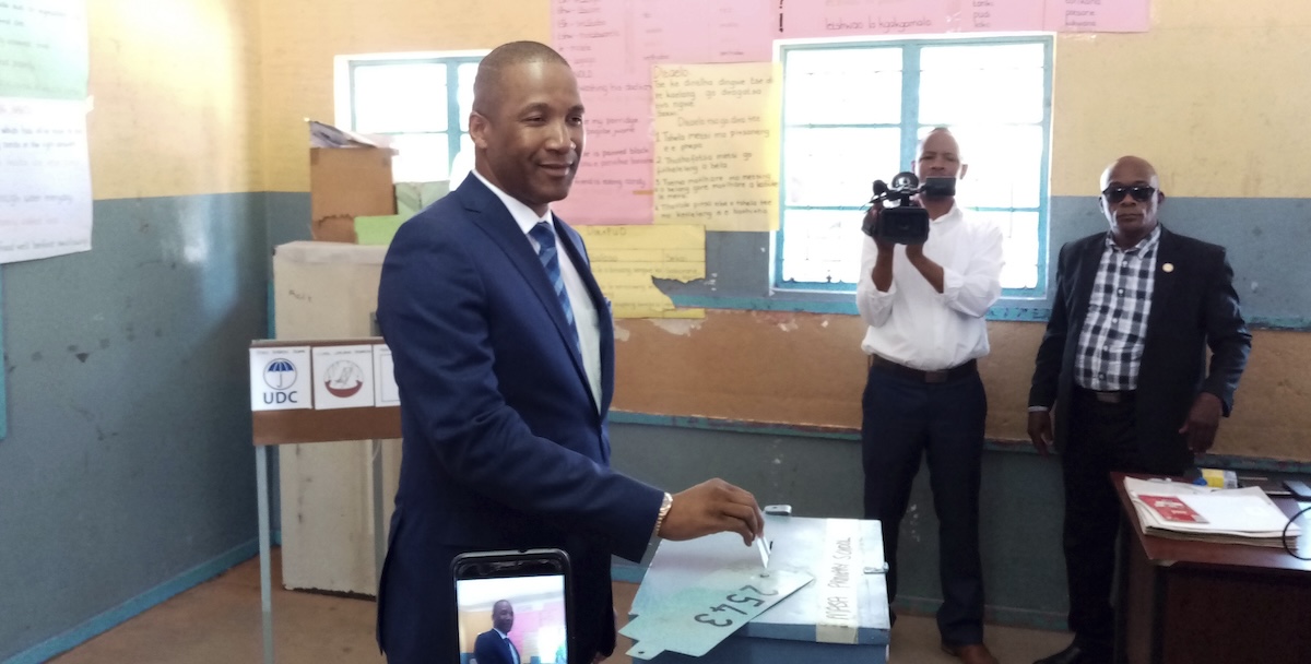 Duma Boko, presidente del Botswana (AP Photo/Sello Motseta)