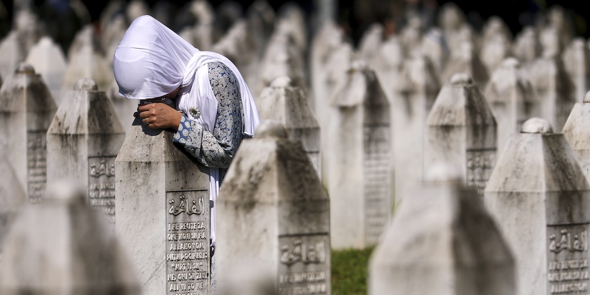 Il memoriale di Srebrenica (AP Photo/Armin Durgut)