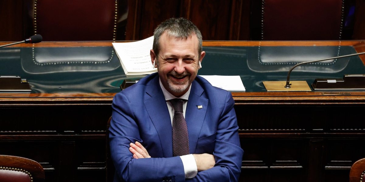 Il sottosegretario alla Giustizia Andrea Delmastro Delle Vedove alla Camera dei deputati, il 21 dicembre 2023 (ANSA/GIUSEPPE LAMI)