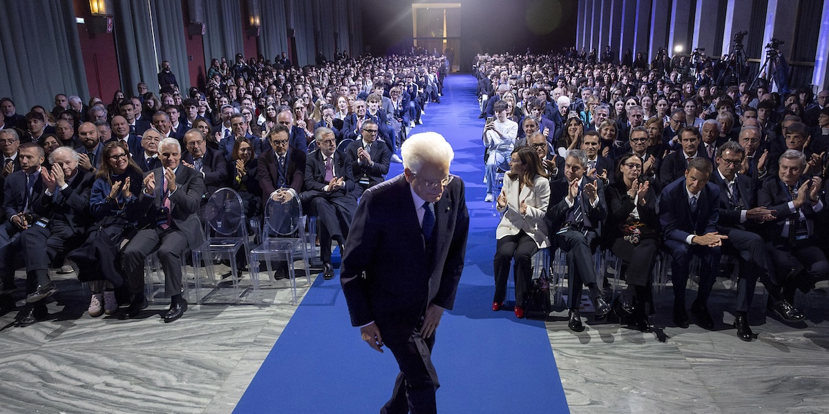 Il presidente della Repubblica Sergio Mattarella durante la cerimonia di venerdì (ANSA/Paolo Giandotti)