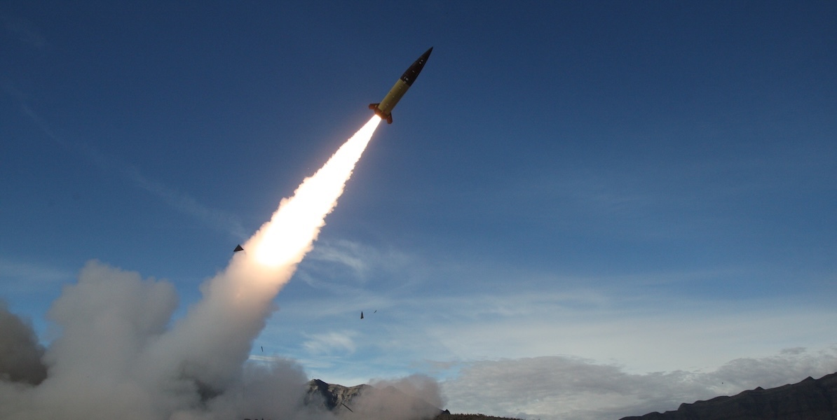 Un test di lancio di un missile ATACMS negli Stati Uniti (John Hamilton/U.S. Army via AP)