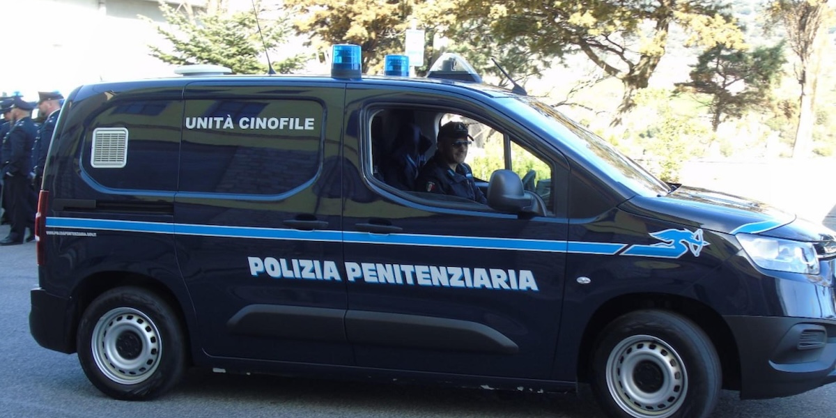 (Polizia penitenziaria via ANSA)