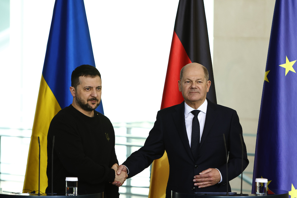 Scholz e il presidente ucraino Volodymyr Zelensky a febbraio 2024 a Berlino 