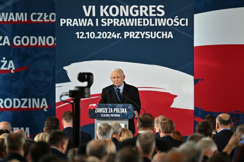 Il presidente di Diritto e Giustizia, Jarosław Kaczyński, durante un comizio a Przysucha, il 12 ottobre 