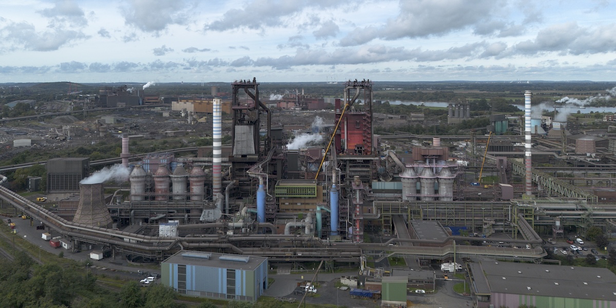 Lo stabilimento di ThyssenKrupp a Duisburg, in Germania (AP Photo/Martin Meissner)