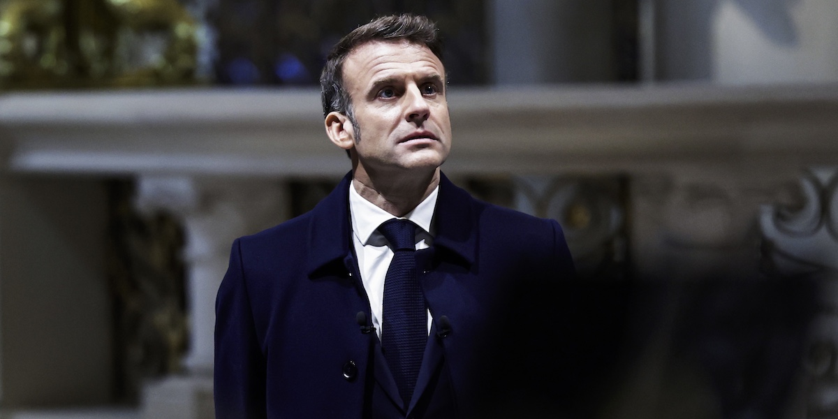 Emmanuel Macron dentro alla cattedrale di Notre-Dame, il 29 novembre 2024 (Stephane de Sakutin, Pool via AP)