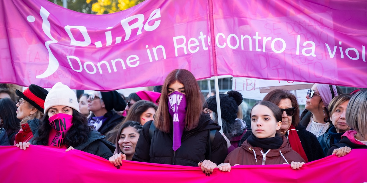 Una manifestazione contro la violenza di genere organizzata da Non una di meno a Roma, 23 novembre 2024 (Marco Di Gianvito/ZUMA/Ansa)