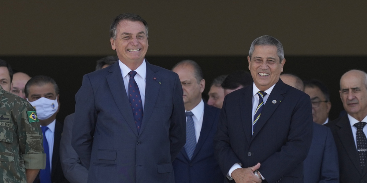 Jair Bolsonaro, a sinistra, e Walter Braga Netto, a destra (AP Photo/Eraldo Peres)