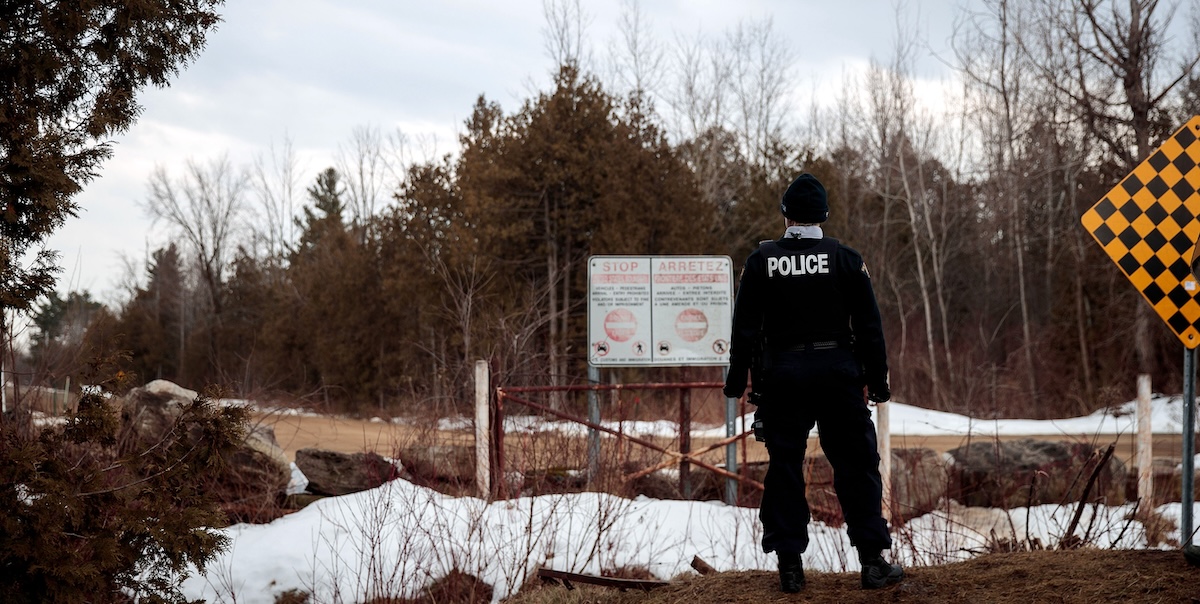 La frontiera tra Canada e Stati Uniti a Hemmingford, in Québec, in Canada (Drew Angerer/Getty Images)