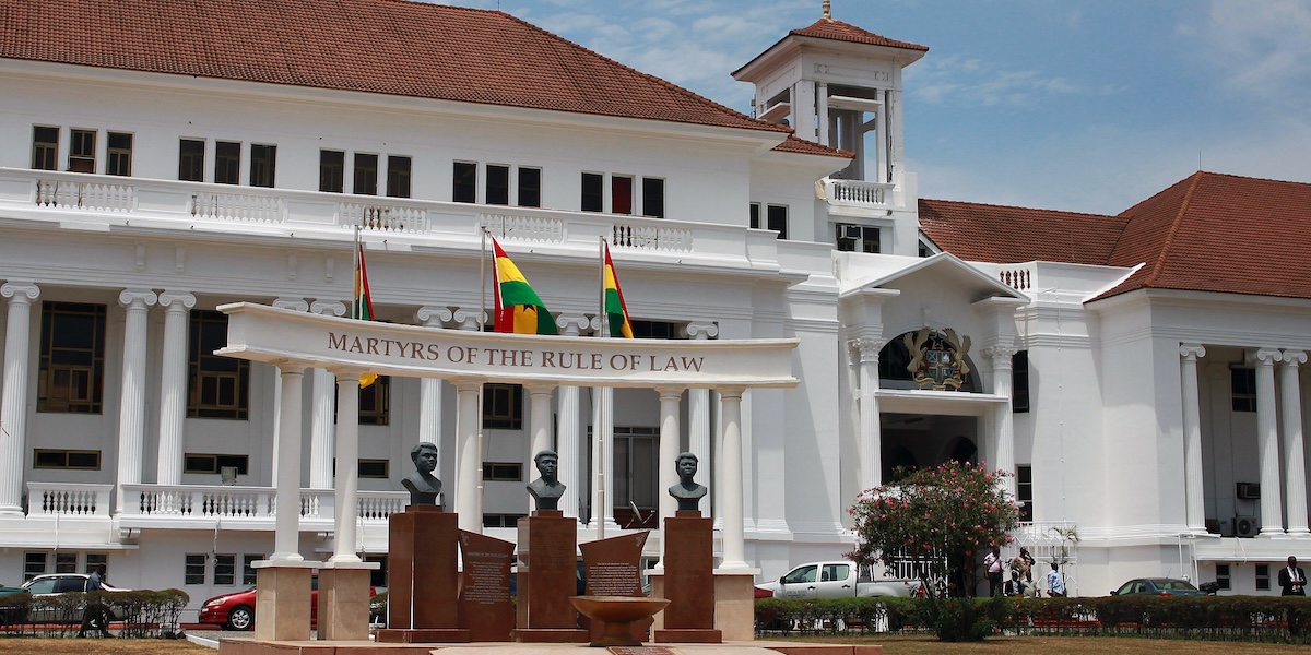 L'edificio che ospita la Corte Suprema del Ghana, ad Accra (AP Photo/Christian Thompson)