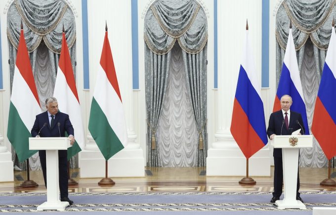 Nei primi giorni della presidenza, Orbán era andato da Putin, il 5 luglio