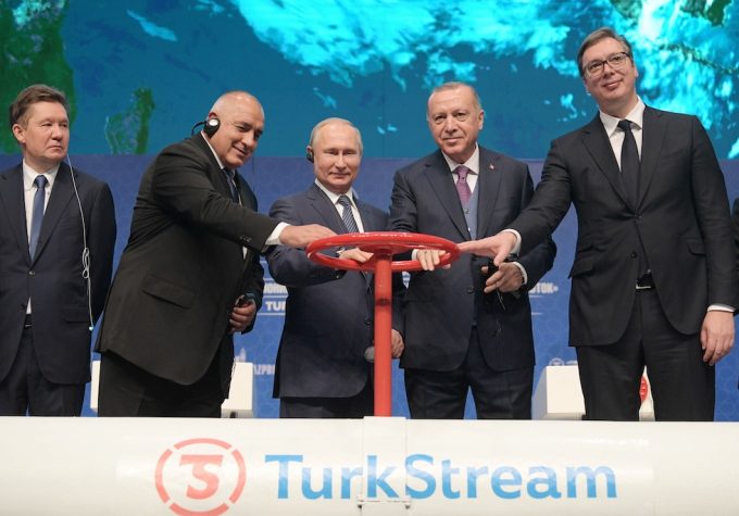 Da destra il presidente serbo Aleksandar Vučić, quello turco Recep Tayyip Erdoğan, quello russo Vladimir Putin e l'allora primo ministro bulgaro Boyko Borisov, all'inaugurazione del gasdotto TurkStream, l'8 gennaio del 2020