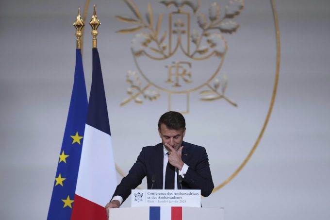 Emmanuel Macron parla agli ambasciatori francesi, il 6 gennaio all'Eliseo