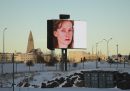 Isabelle Huppert su uno schermo pubblicitario di Reykjavík